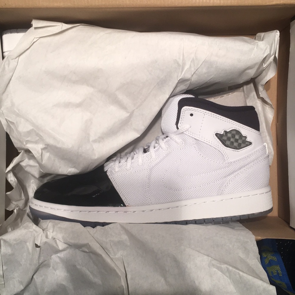 Never worn. Men’s Size 9 Air Jordan 1 Retro 95.